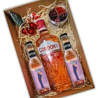 Kép 1/2 - Karácsonyi Gordons Pink ajándékcsomag díszdobozban