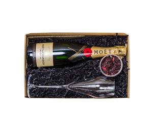 Moet Chandon Ajándék csomag Hibiszkusz virággal díszdobozban