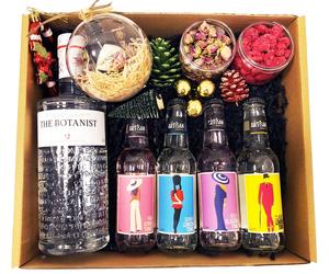 Karácsonyi Delux Gin Tonik Szett Hendricks Karácsonyfa dísszel Díszdobozban