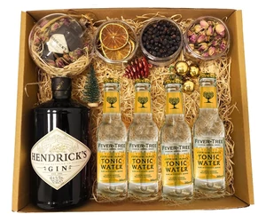 Karácsonyi Delux Hendricks Gin Tonik Szett Ginfűszerrel és Hendricks karácsonyfa gömbbel