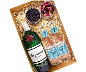 Tanqeray Gin Tonik szett Díszdobozban Ginfűszerrel