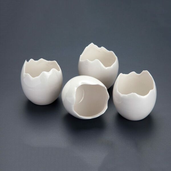Porcelán törött tojás formájú kínáló pohár