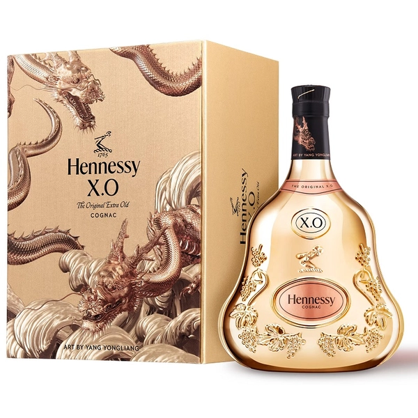 Hennessy XO Cognac Chinese New Year 2024 Limited Edition by Yang Yongliang 0,7L 40%
